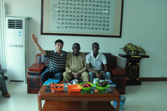 非洲客商來華北平臺公司采購高空作業車